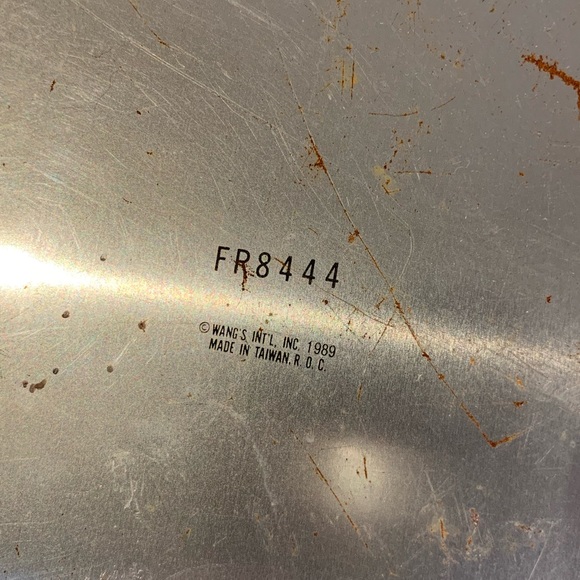 VTG 1989 12" Round Metal Tray Season's Greetings Christmas Carolers - Picture 4 of 5